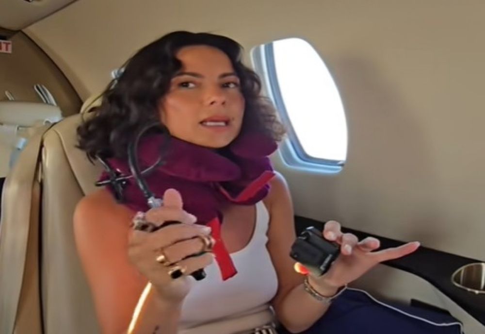 MOTIVUL PENTRU CARE INNA ESTE NEVOITĂ SĂ POARTE ZILNIC UN GULER SPECIAL