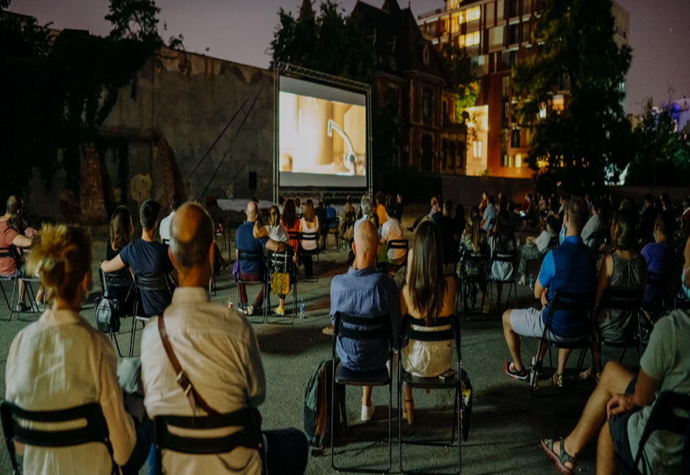 „CINEMA SUB CLAR DE LUNĂ” REVINE PE TERASA DE LA PROMENADA MALL DIN 11 SEPTEMBRIE