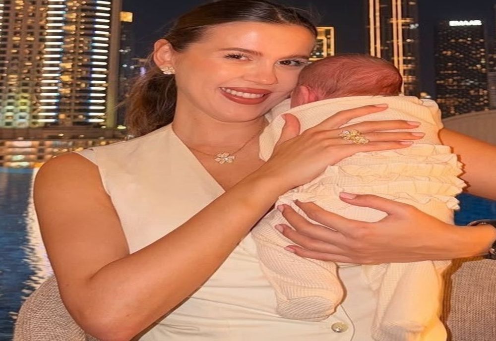 EMILY BURGHELEA VA STA INTERNATĂ TIMP DE O LUNĂ! CU CE PROBLEMĂ SE CONFRUNTĂ DUPĂ NAȘTERE