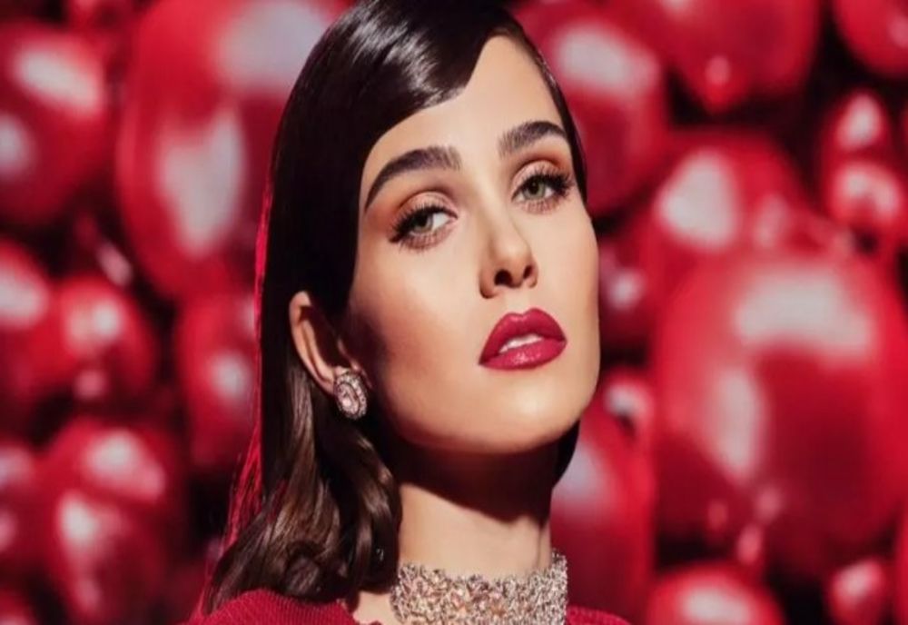 Theo Rose, indignată după ce escrocii i-au copiat vocea și chipul și le folosesc pentru reclame false. „Vă rog să le dați report”