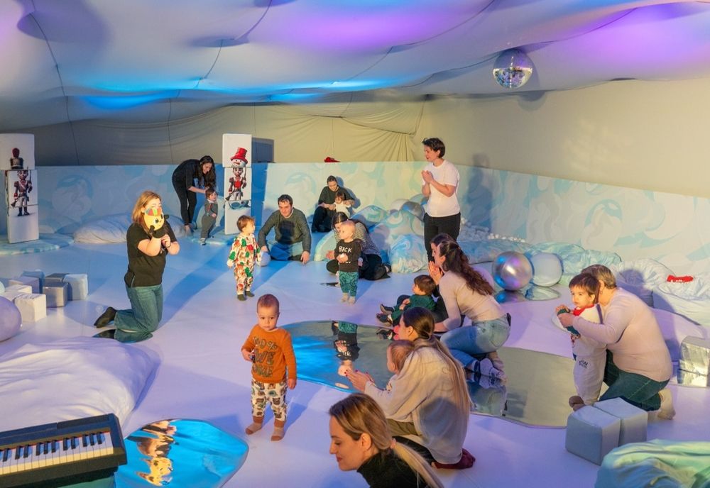 Bilete gratuite la spectacolele senzoriale de la Opera Comică, pentru bebelușii născuți în maternitățile ASSMB