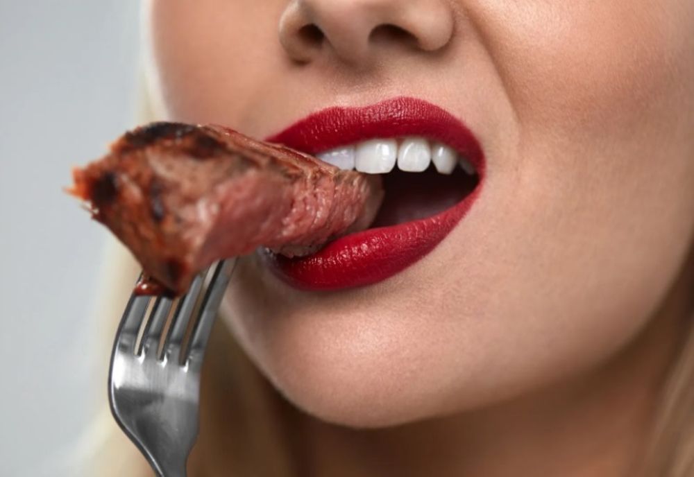 Consumatorii de carne pot avea șanse mai mari să ajungă la 100 de ani