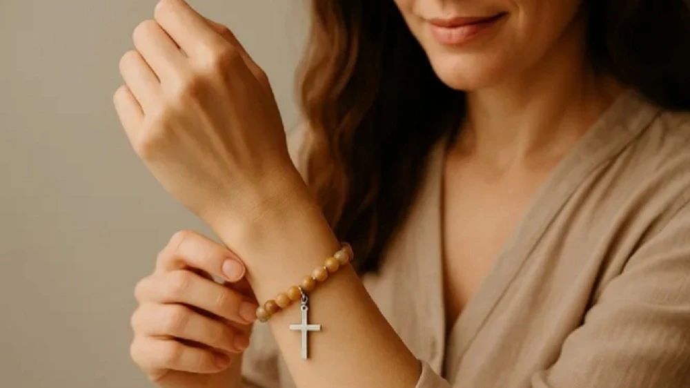 Bijuteriile religioase revin în tendințe. Este moda pregătită pentru o nouă convertire?