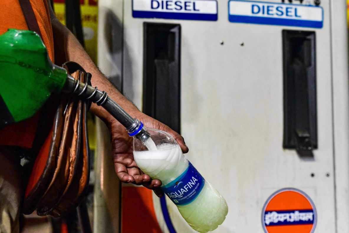 OUG pe carburanți: Reducere de 50 de bani la pompă, dar risc de faliment pentru 80% din firmele petroliere