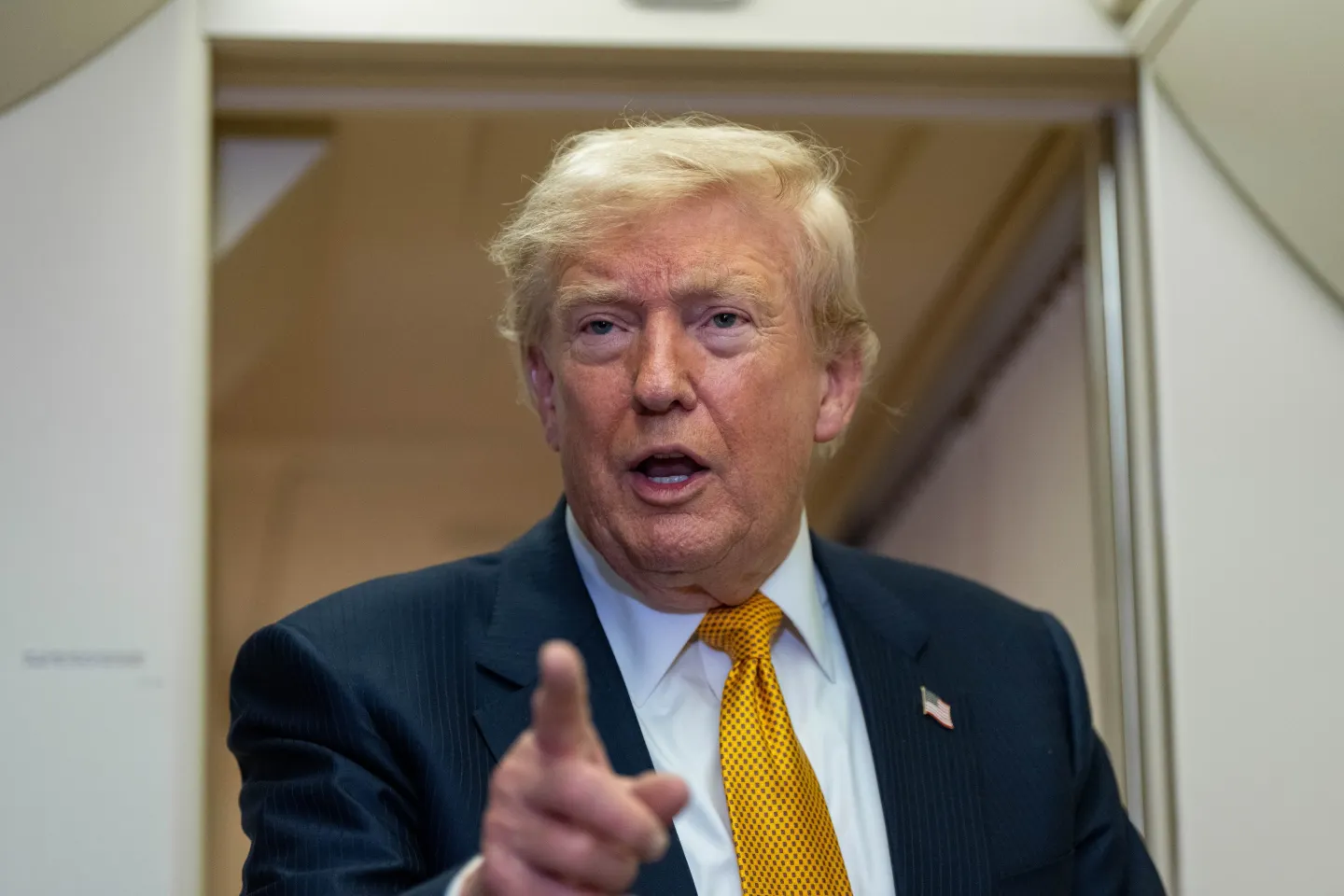 Trump cere Europei să returneze banii pentru armele trimise Ucrainei. SUA ar putea suspenda vânzările către aliați