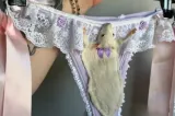Lenjerie din șobolani împăiați. Cât costă o astfel de pereche
