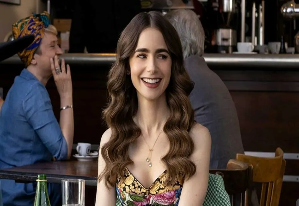 Lily Collins, actrița din „Emily in Paris”, jefuită de o româncă la spa. Paguba e uriașă!