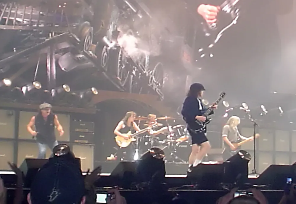 Colin Burgess, primul baterist de la AC/DC, a murit la 77 de ani 
