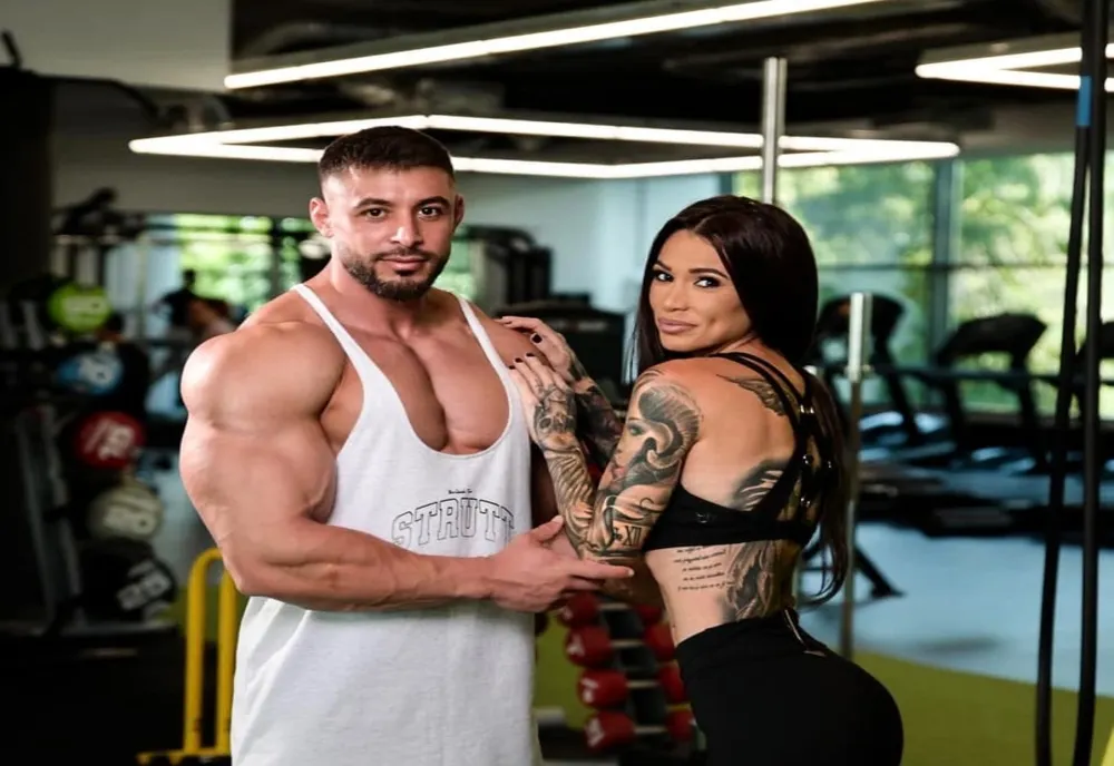 Roxana Vancea a îmbrăcat rochia albă de mireasă. Surpriza sunt nașii pe care i-a ales ca părinți spirituali