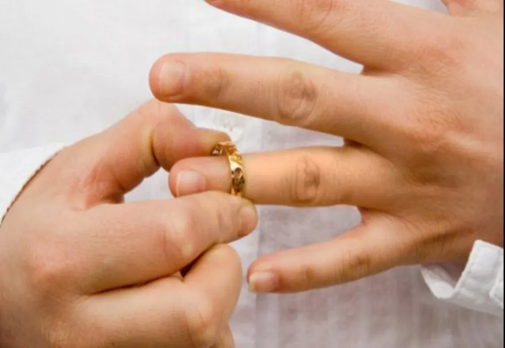 10.000 de cupluri au divorțat în prima jumătate a anului 2024. Ce îi face pe români să renunțe la verighetă