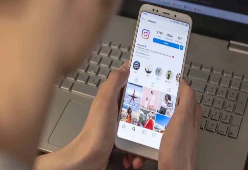 Dragostea în vremea Instagramului: cum flirtează tinerii din generația Z