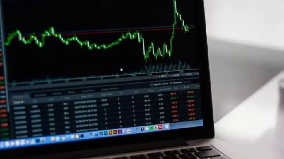 Bursele internaționale au avut numeroase fluctuații, dar pe un trend aparent descendent