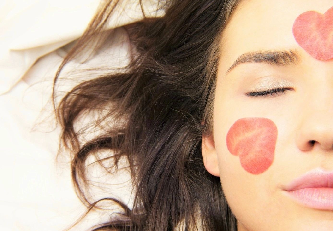 Dușurile fierbinți dăunează pielii