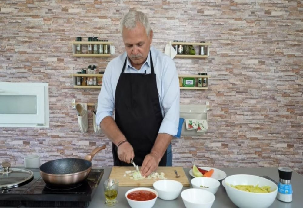 Ce spune Mircea Badea despre reprofilarea lui Liviu Dragnea / Glume virale despre vlog