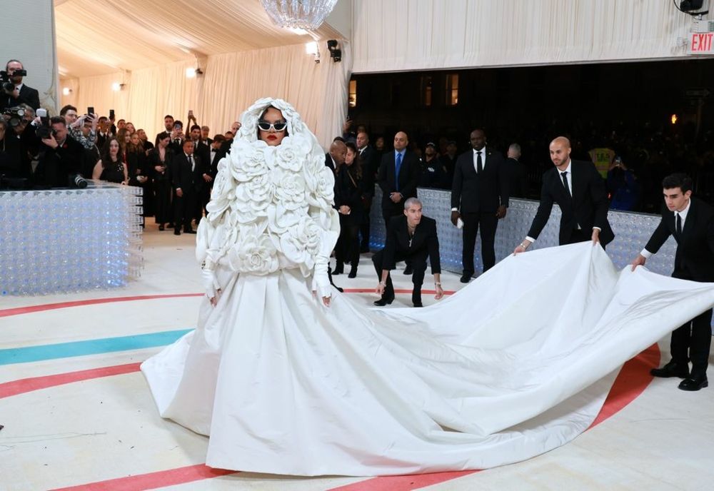 Met Gala 2023: Vedetele l-au sărbătorit pe Karl Lagerfeld. Cum a arătat covorul roșu