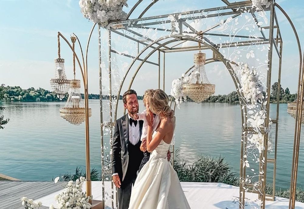 Dani Oțil și Gabriela Prisăcariu s-au căsătorit religios