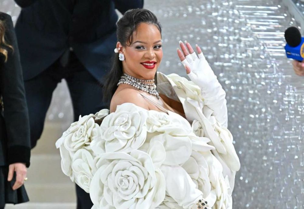 Rihanna vrea să cumpere un club de fotbal din Anglia