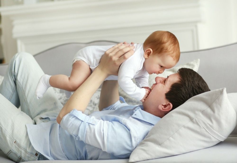 Depresia postpartum la bărbați. Cum se manifestă și la cât timp apare