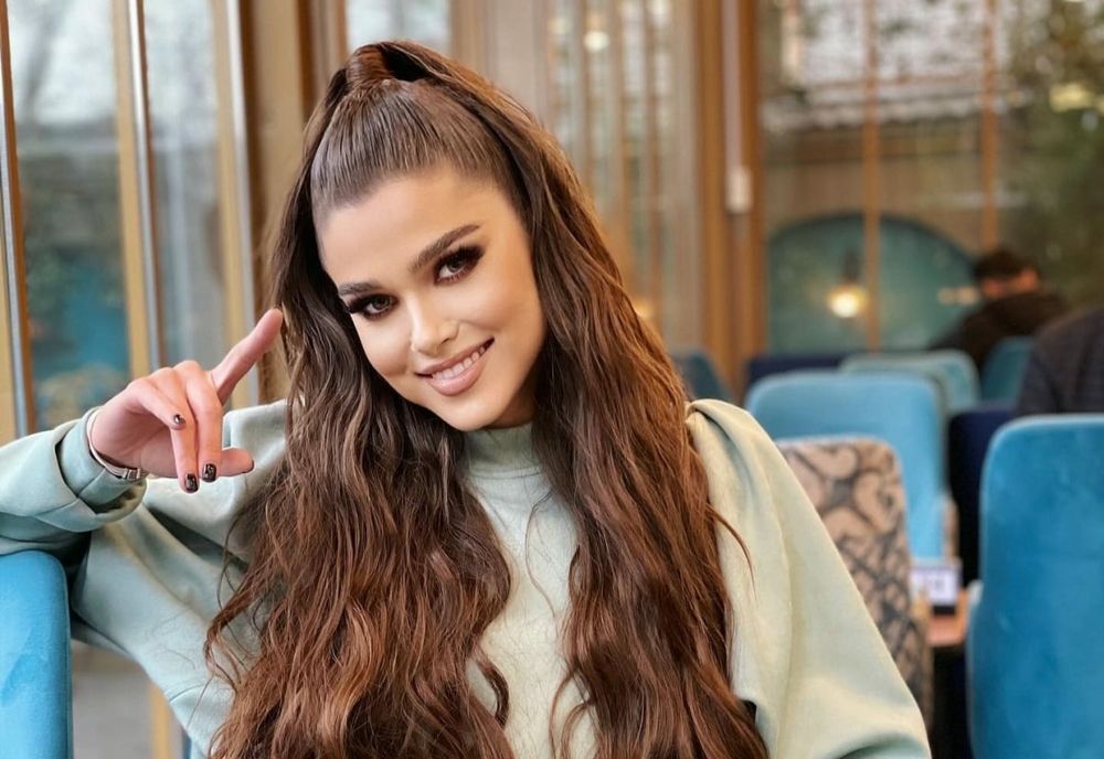 Theo Rose a anunțat public despărțirea, în timpul unui concert