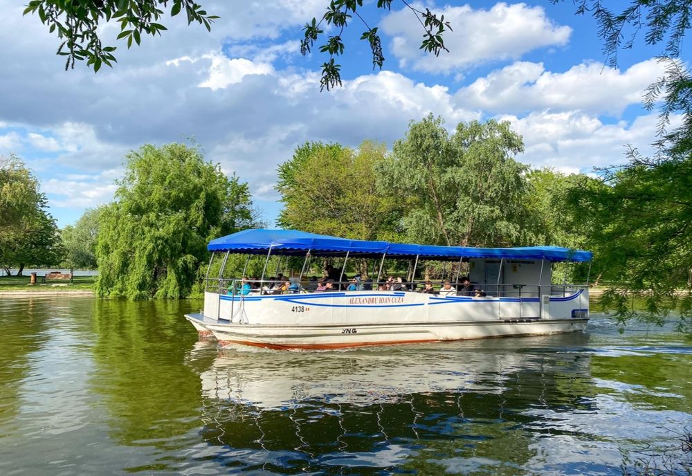 Mașini de epocă la expoziția Retromobil, teatru și concerte în weekend, în Parcul IOR