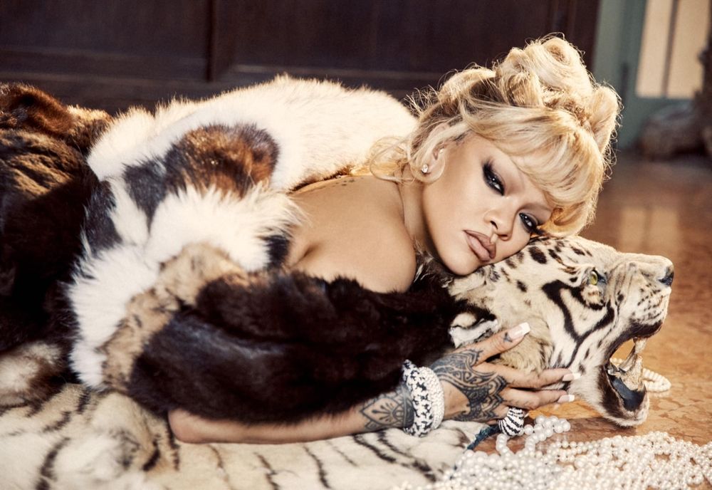 CUM A APĂRUT RIHANNA ÎN FAȚA FANILOR LA CARNAVALUL DIN BARBADOS - FOTO