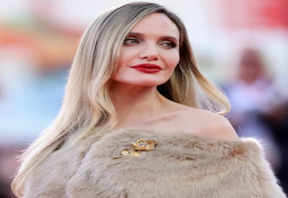 Cum a pozat Angelina Jolie pe coperta Vogue Mexic: „E o glumă? Fotografia este oribilă!”