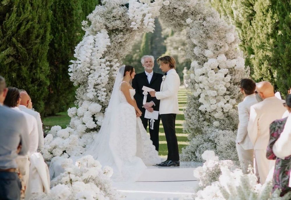 Millie Bobby Brown și Jake Bongiovi au împărtășit imagini impresionante de la nunta lor de vis, din Italia