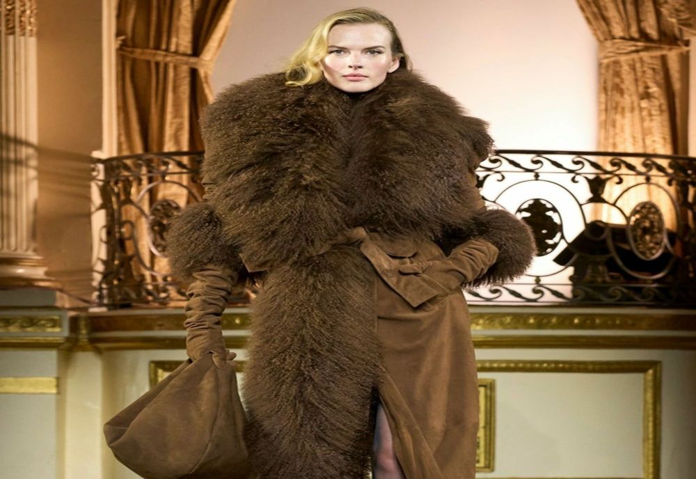 Ce este „paltonul afgan”, această haină vintage de care moda este obsedată în acest moment?