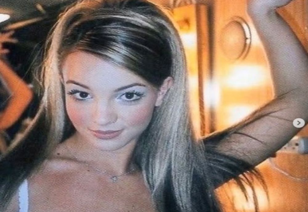 MACHIAJUL ÎNGHEȚAT, EMBLEMATIC ÎN ANII 2000, REVINE ÎN FORȚĂ. IATĂ CUM SĂ-L PORȚI!