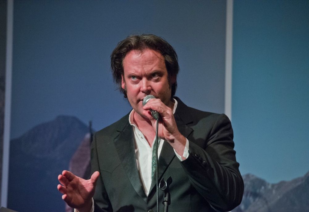 JURNALISTUL BRITANIC CHARLEY OTTLEY A OBȚINUT CETĂȚENIA ROMÂNĂ, DUPĂ O AȘTEPTARE DE 5 ANI