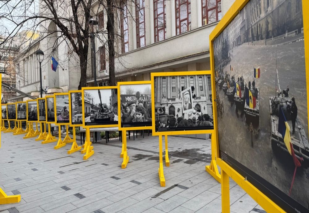 Expoziție de fotografie în Piața Amzei – „Umbre și Lumini ale Revoluției din 1989”