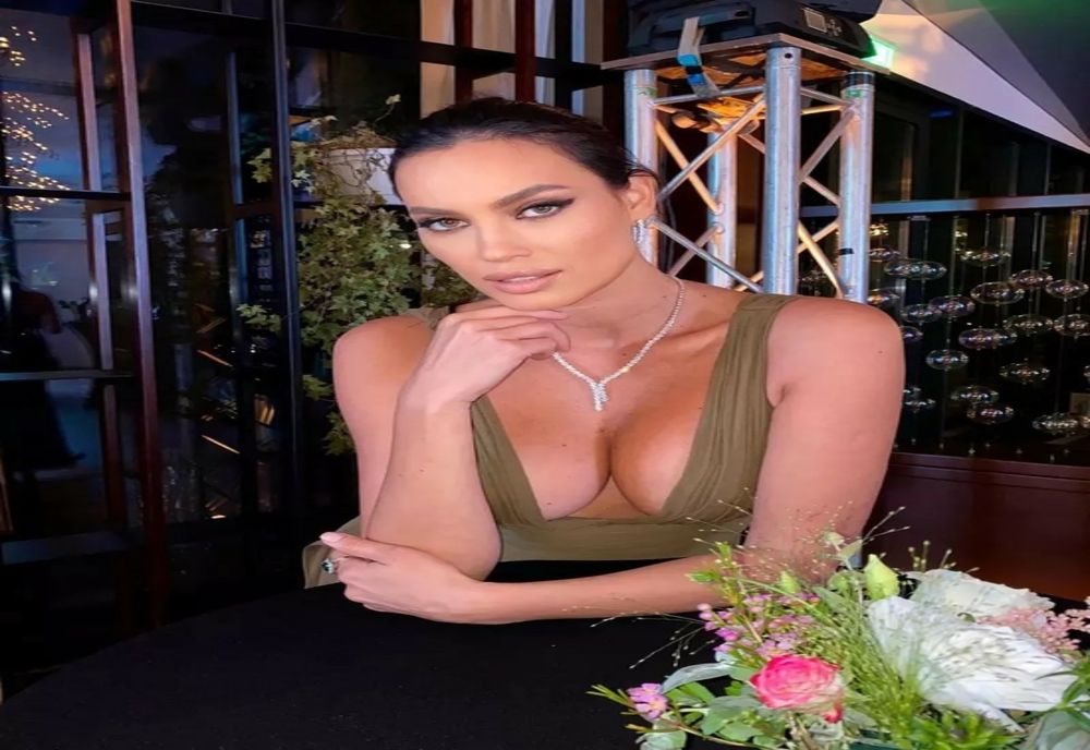 Alina Pușcău s-a înscris la liceu în România și e în clasa a X-a. Mesajul inspirațional transmis de vedetă