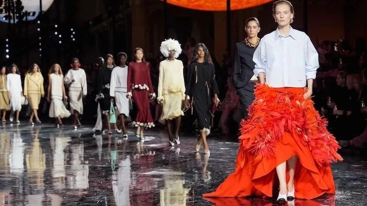 Tendințele de pe podiumul primăvară-vară 2026