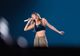 Taylor Swift a depășit-o pe Rihanna și a devenit cea mai bogată cântăreață din lume
