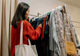 MODA SECOND-HAND: DE CE HAINELE PURTATE DEJA SUNT „NOUL LUX”